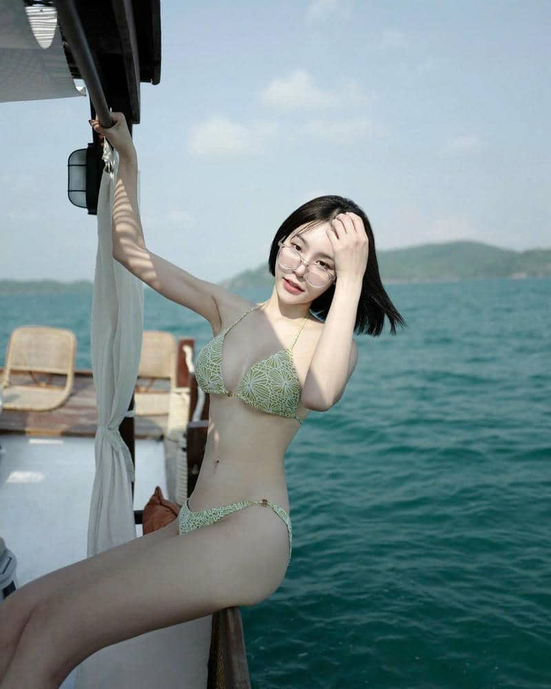 gái mặc bikini